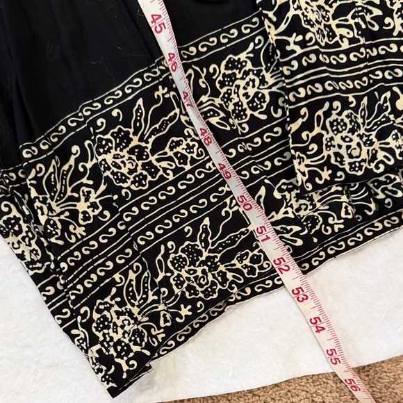 Elegant Black and White Women's Robe / swim cover up - Picture 8 of 10